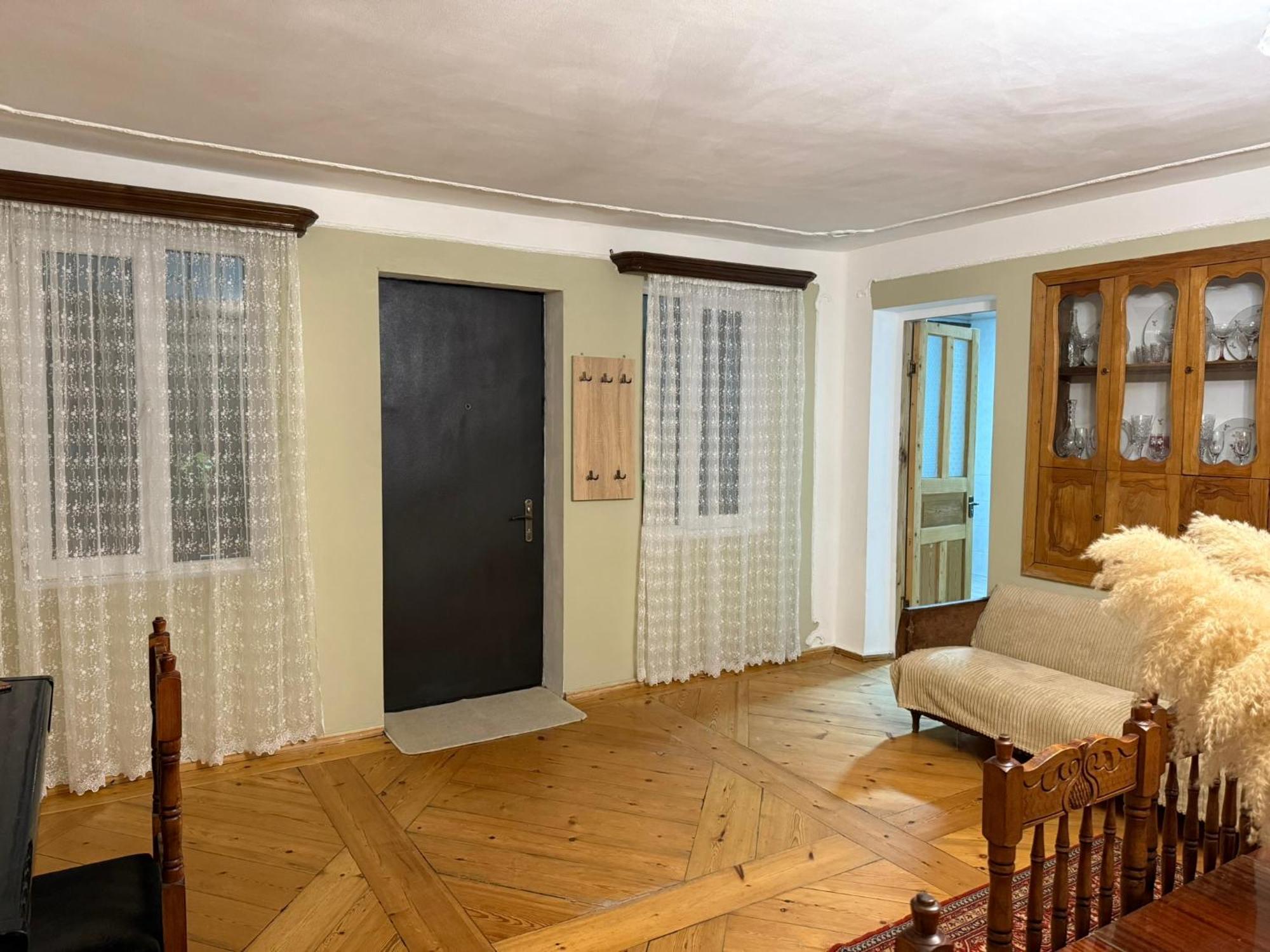 Guest House T&N Kutaisi Luaran gambar