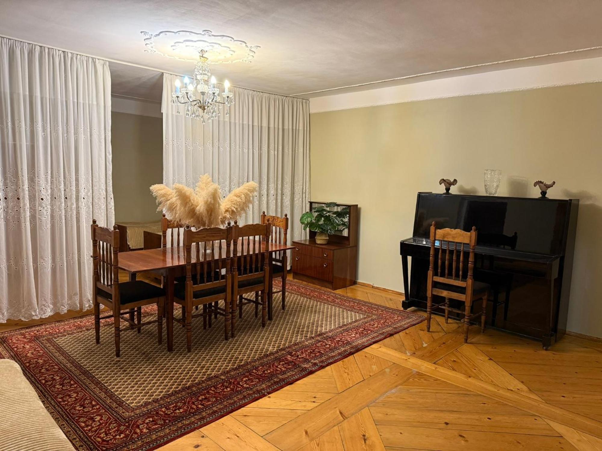 Guest House T&N Kutaisi Luaran gambar